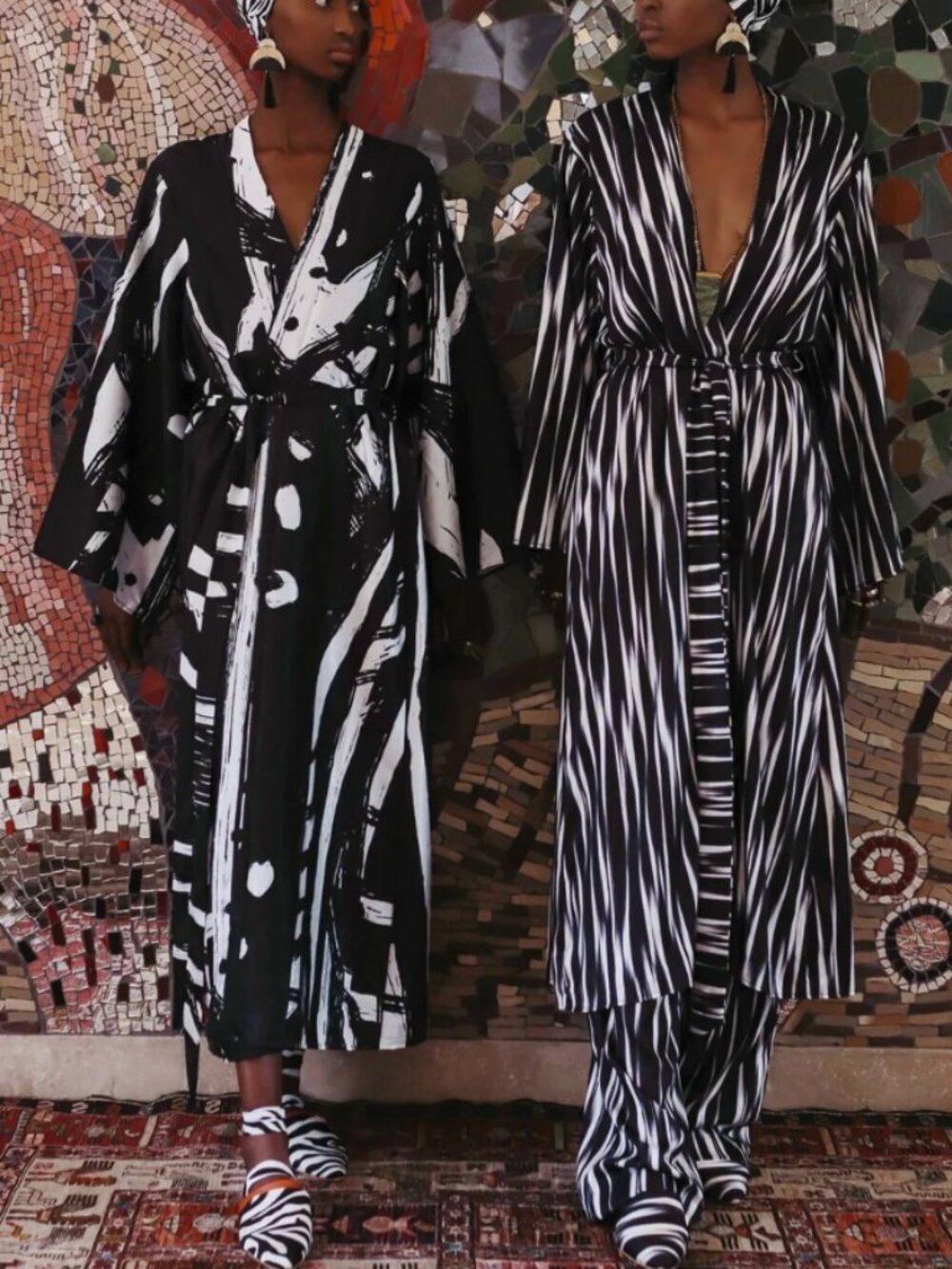 DIARRABLU Awa Convertible Kimono | Guddi Black | XS/S